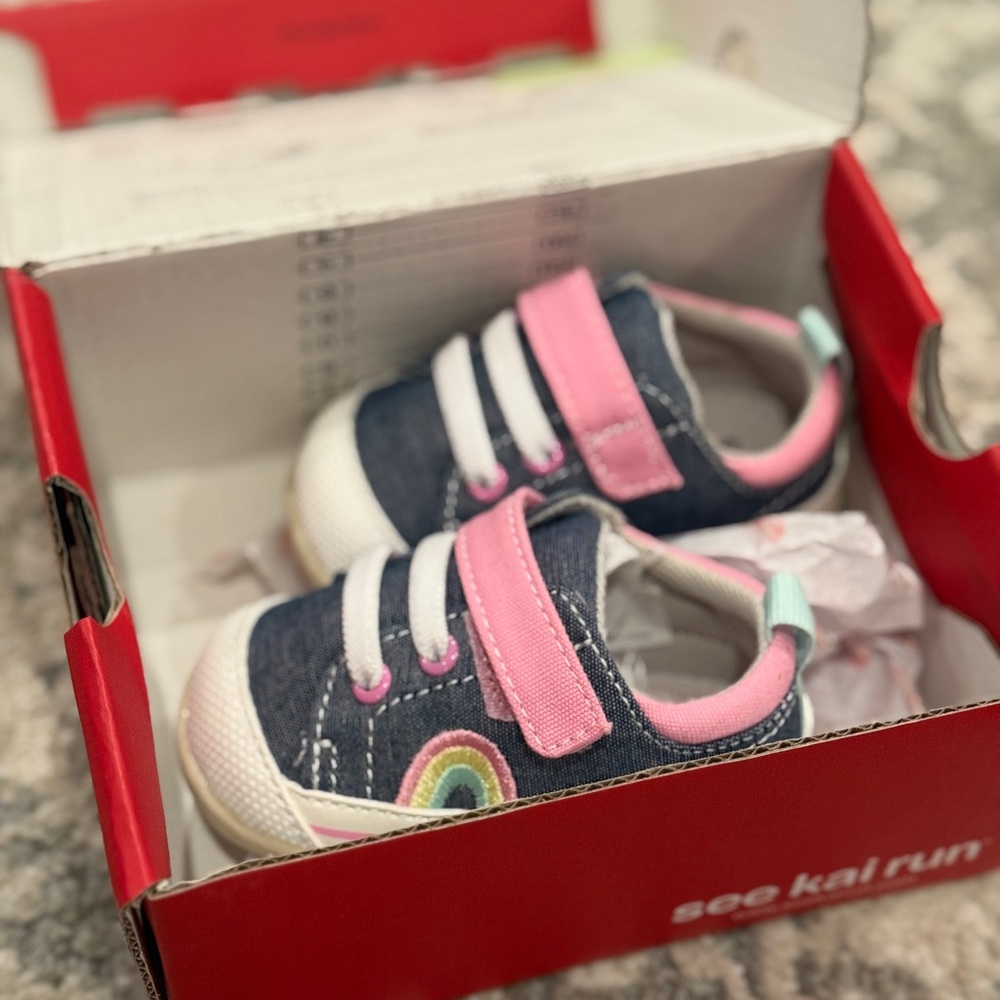 See Kai Run Stevie II Chambray/Pink Sneakers – Toddler Size 3